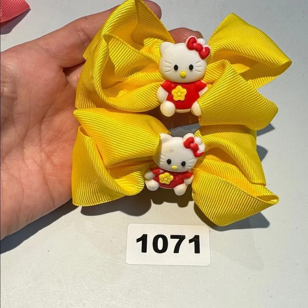 1071 Yellow Color 2 Piece Set Hello‎ Kitty Alligator Clip Hair Bows